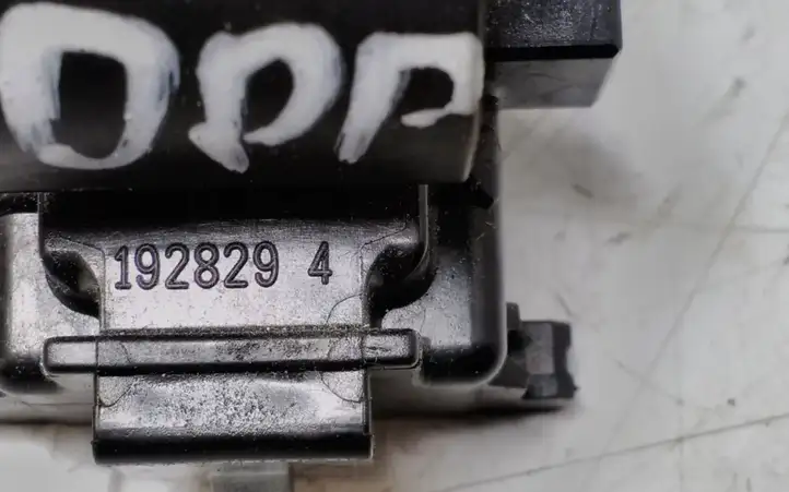 Toyota Yaris (2005 - 2009) 1928294 Блок кнопок стеклоподъемников — фото 4
