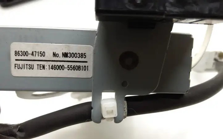 Toyota Prius+ (ZVW40) (2011 - 2018) 8630047150 Усилитель антенны — фото 2