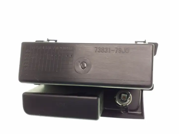 Suzuki SX4 (2009 - 2013) 7383179J0 Прочие детали салона — фото 3