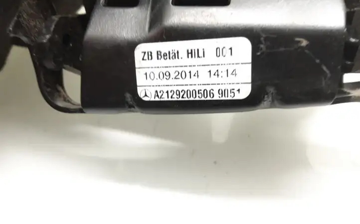 Mercedes-Benz E W212 (2009 - 2016) A2129200506 Накладка направляющей задних сидений — фото 2