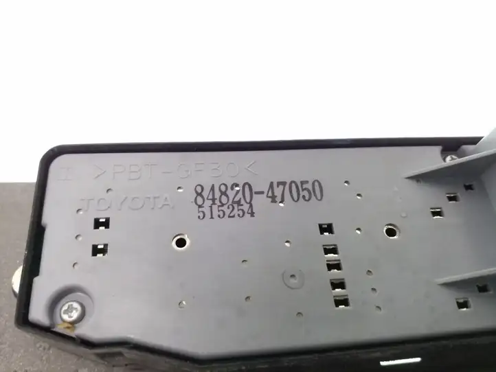 Toyota Prius+ (ZVW40) (2011 - 2018) 8482047050 Блок кнопок стеклоподъемников — фото 3