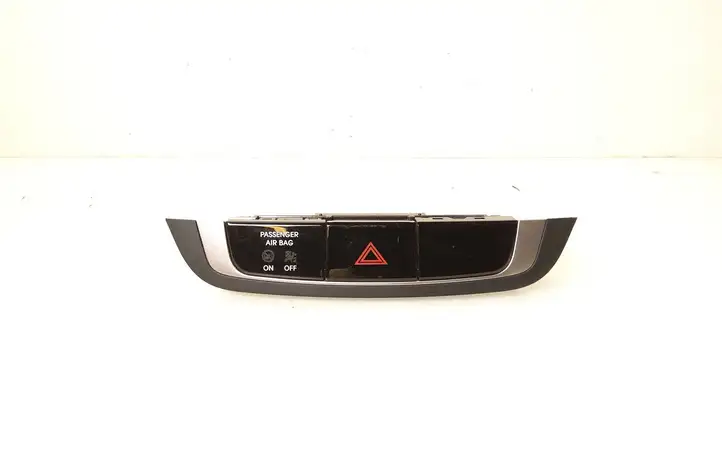 Hyundai ix35 (2013 - 2019) 847402S400 Включатель аварийных фонарей — фото 1