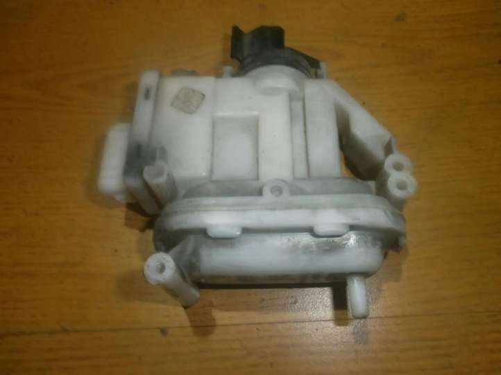 357862153b Volkswagen PASSAT B4 Centrinio užrakto vakuuminė pompa