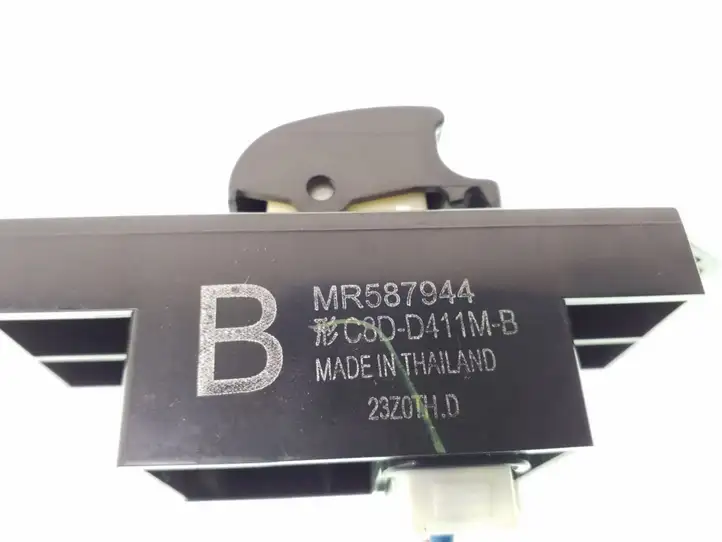 Mitsubishi Outlander (2014 - 2016) MR587944 Кнопка стеклоподъемников — фото 3