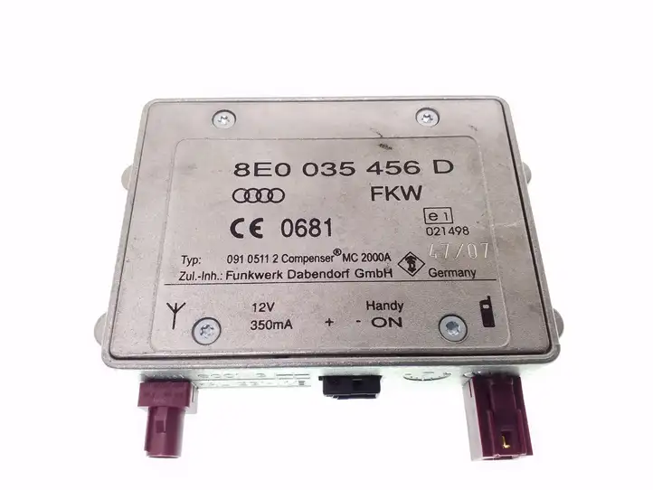 Audi A4 S4 B7 8E 8H (2004 - 2009) 8E0035456D Усилитель антенны — фото 1