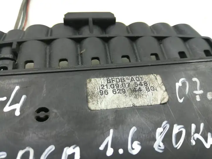 Citroen C4 I Picasso (2006 - 2013) 9662914480 Клеммный узел плюсовых проводов — фото 4