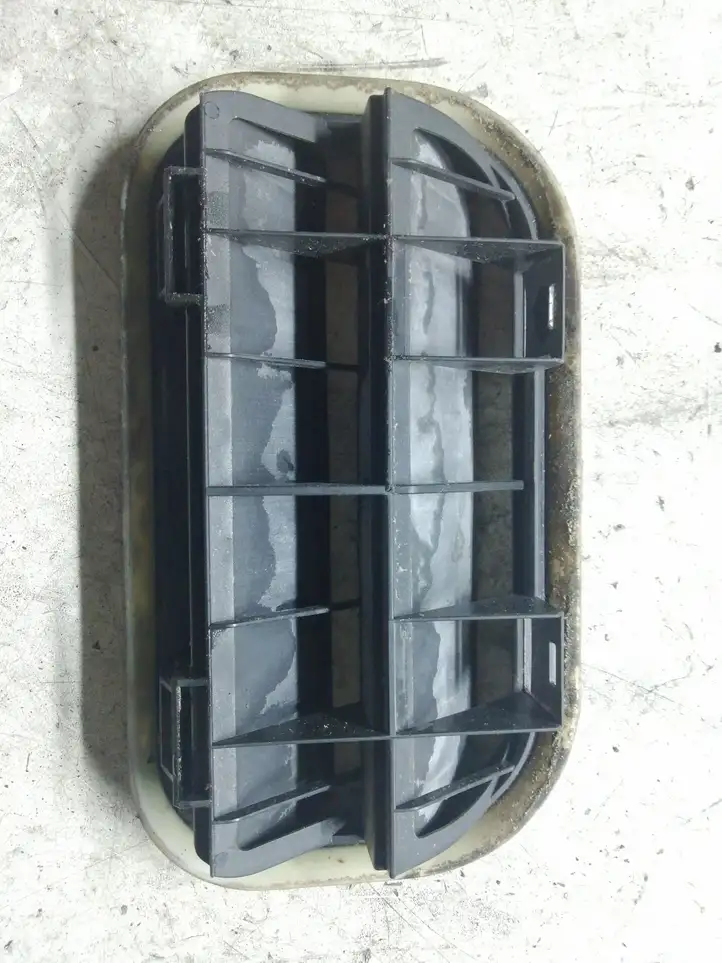 Ford Focus (2005 - 2008) YF1A54280B62AE Вентиляционная решетка кузова — фото 2