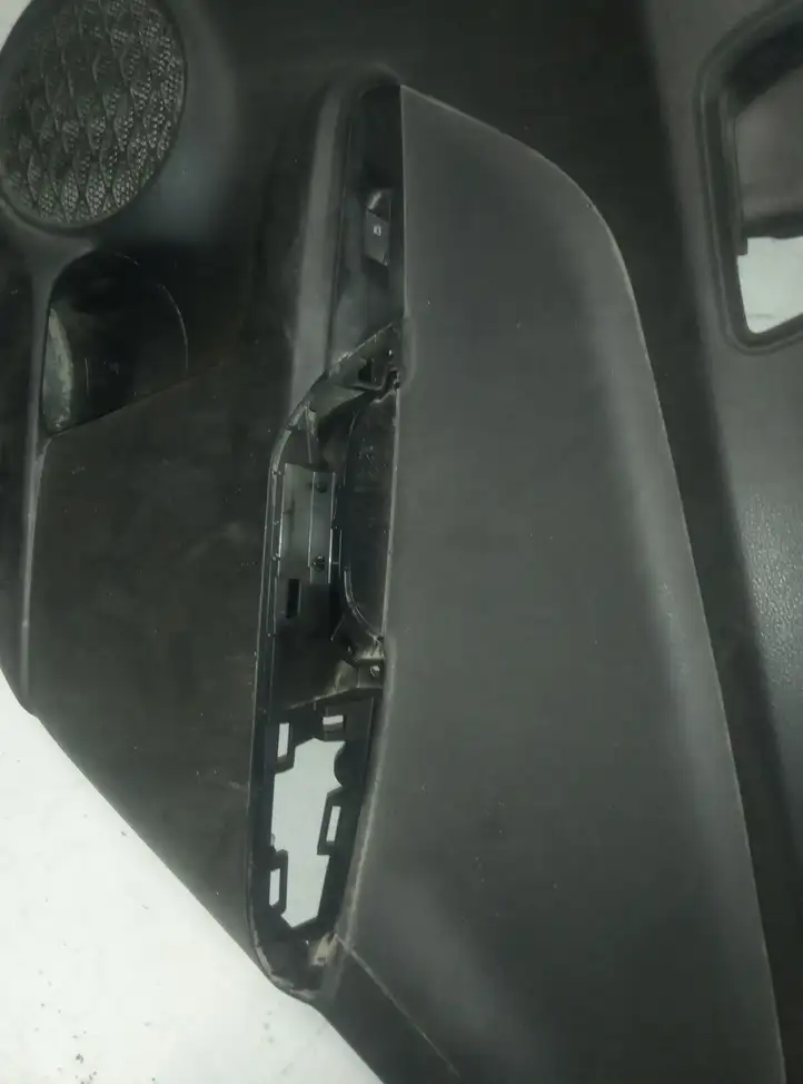 Toyota Prius (XW50) (2015 - ) Обшивка задней двери — фото 3
