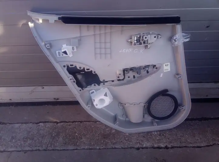 Nissan Leaf I (ZE0) (2010 - 2017) Обшивка задней двери — фото 2