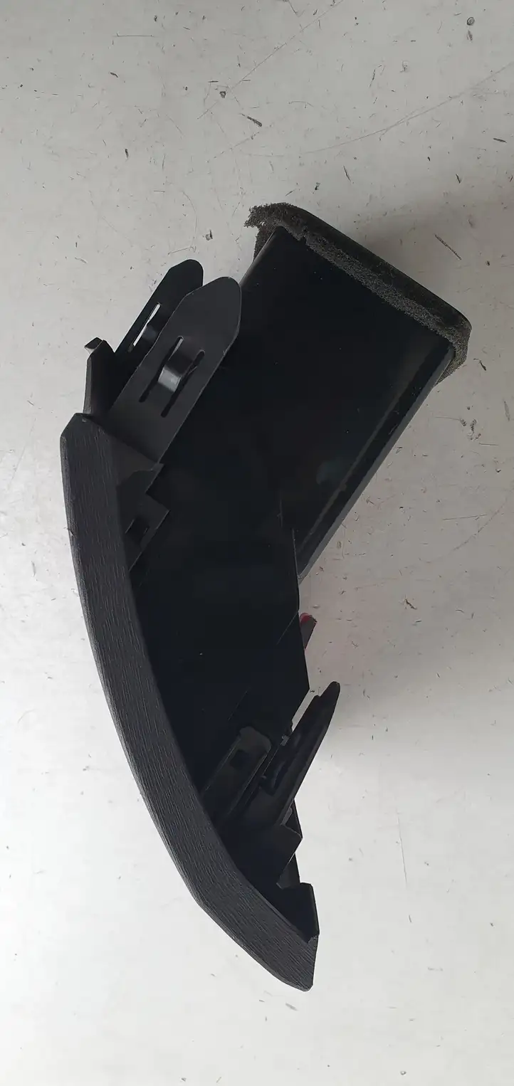 Toyota Prius (XW30) (2009 - 2015) Боковой воздушный дефлектор — фото 4