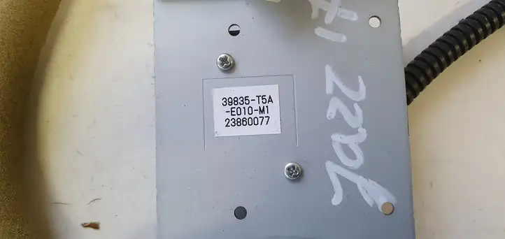 Honda Jazz (2015 - 2020) GPS антенна — фото 3