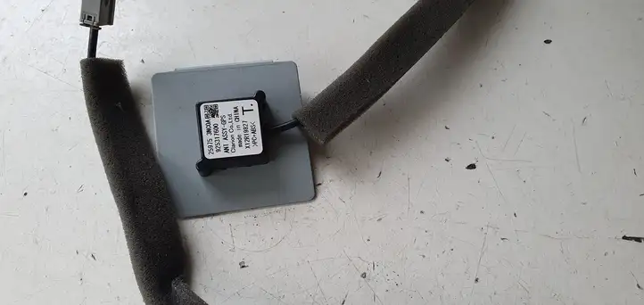Nissan Leaf I (ZE0) (2010 - 2017) GPS антенна — фото 3