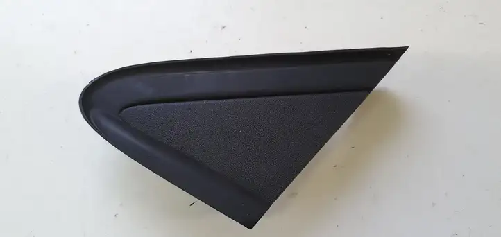 Seat Arona (2017 - ) Накладка стекла передней двери — фото 1