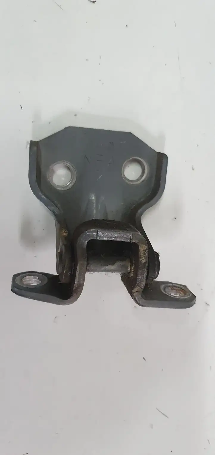 Subaru Forester SH (2008 - 2013)   Верхняя петля передней двери