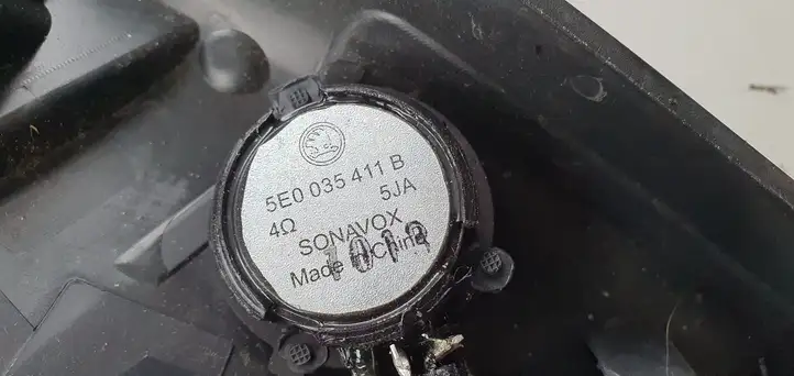 Skoda Octavia Mk3 (5E) (2013 - 2019) Накладка стекла передней двери — фото 5