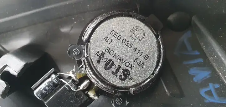 Skoda Octavia Mk3 (5E) (2013 - 2019) Накладка стекла передней двери — фото 5