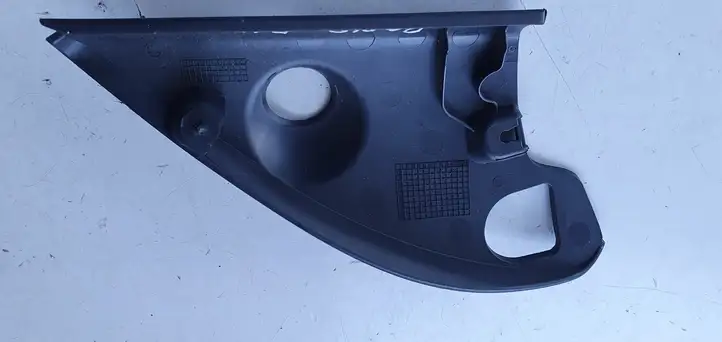 Skoda Rapid (NH) (2012 - 2019) Накладка стекла передней двери — фото 3