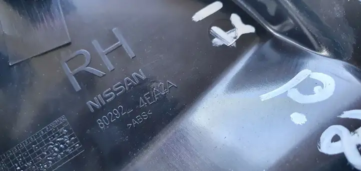 Nissan Qashqai (2017 - 2020) Накладка стекла передней двери — фото 3