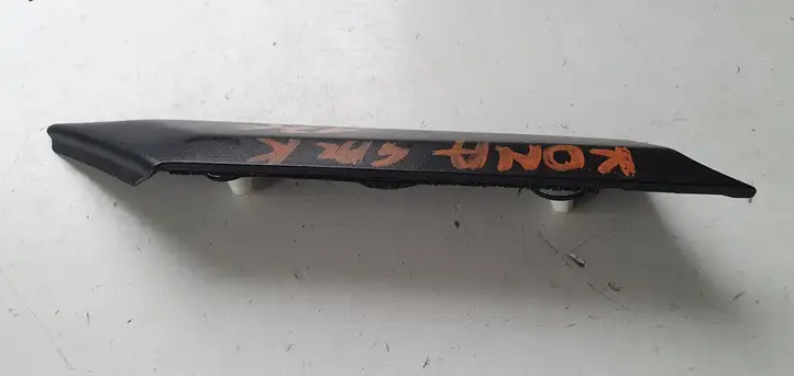 Hyundai Kona I (2017 - 2022) Накладка стекла задней двери — фото 2