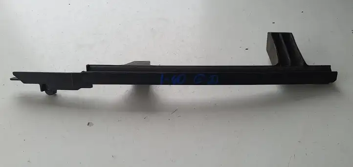 Hyundai i40 (2011 - )   Направдяющая стекла задней двери