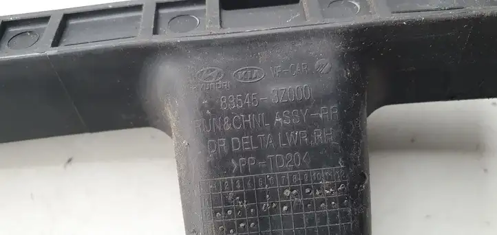 Hyundai i40 (2011 - )   Направдяющая стекла задней двери