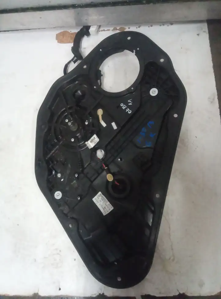 Hyundai i30 (2012 - 2015) Механический стеклоподъемник задней двери — фото 2