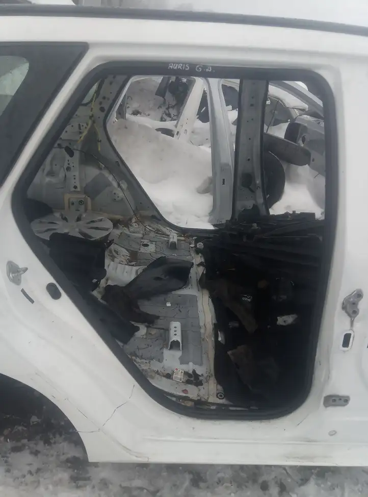Toyota Auris E180 (2012 - 2018) Уплотнитель кузова — фото 1