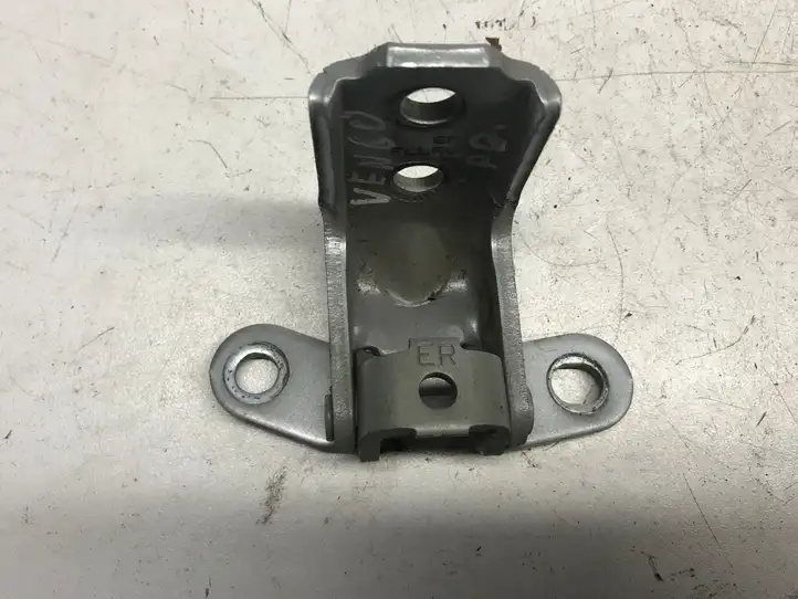 Kia Venga (2010 - 2014) Верхняя петля передней двери — фото 1