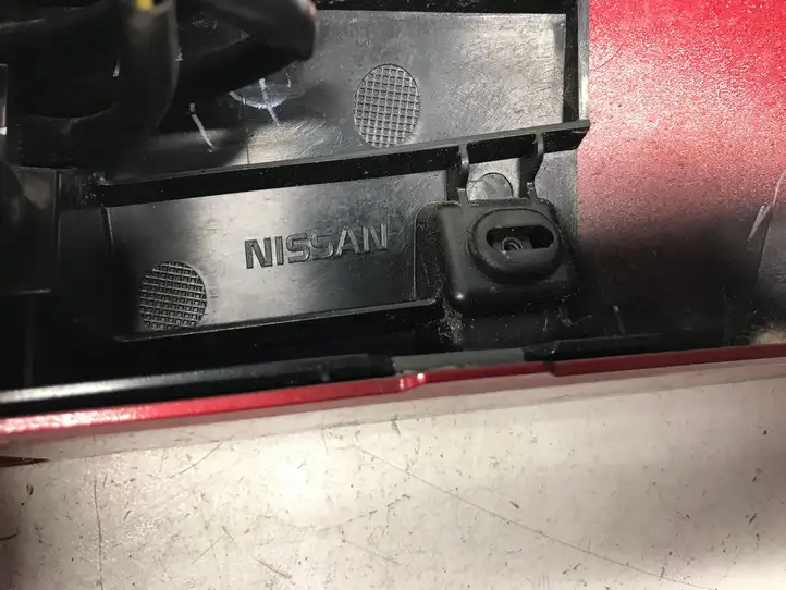 Nissan Juke I F15 (2010 - 2018) 908681KR6A Подсветка номера — фото 4
