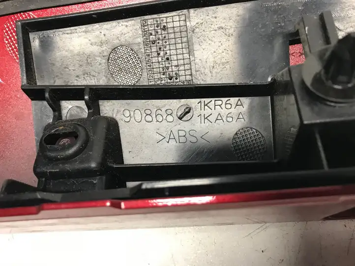 Nissan Juke I F15 (2010 - 2018) 908681KR6A Подсветка номера — фото 5