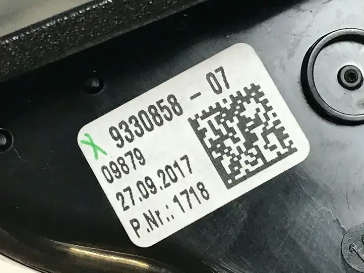 BMW 5 G30 G31 (2016 - ) 9330858 Боковой воздушный дефлектор — фото 7