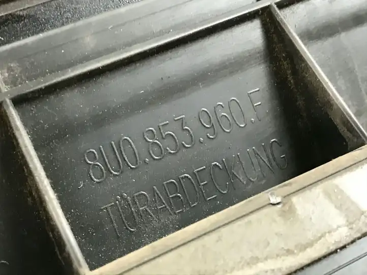 Audi Q3 (2011 - 2014)  8U0853960F Отделка (молдинг) передней двери