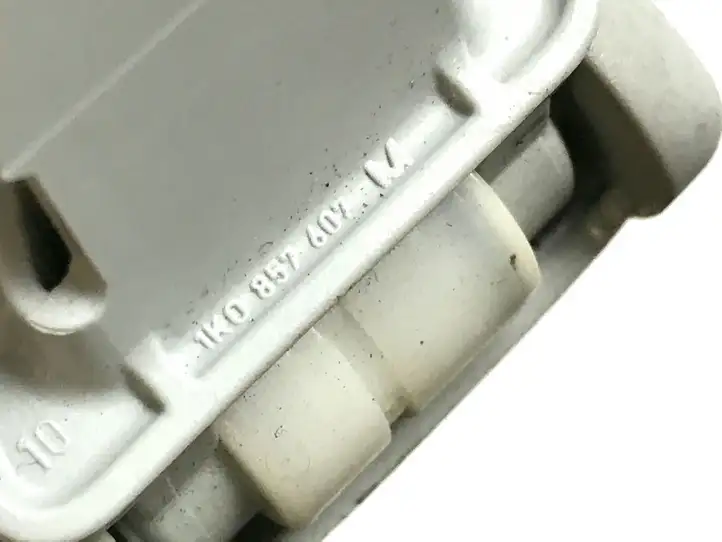 Volkswagen PASSAT B7 (2011 - 2014)  1K0857607M Передняя ручка