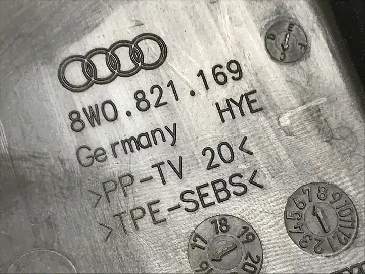 Audi A4 S4 B9 (2015 - 2019) 8W0821169 Накладка крыла — фото 3
