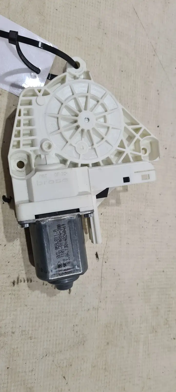 Audi A4 S4 B8 8K (2011 - 2015) 8K0959811A Стеклоподъемник задней двери — фото 2