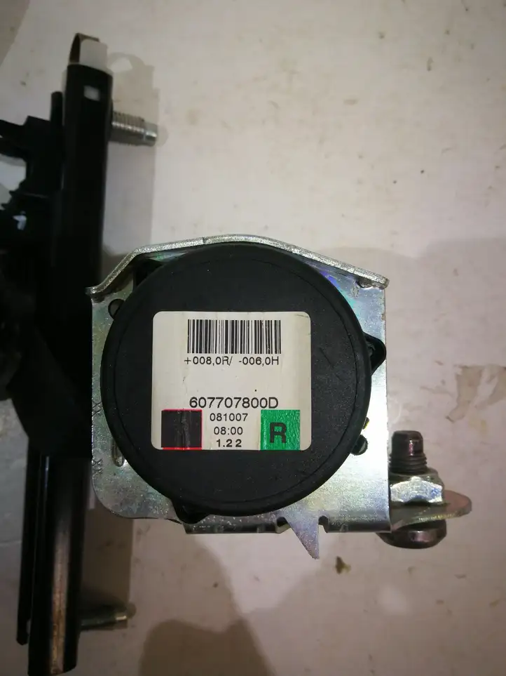 Opel Corsa D (2006 - 2010) 607707800D Передний ремень безопасности — фото 3