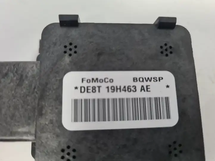 Ford Kuga II (2013 - 2019) DE8T19H463AE GPS антенна — фото 3