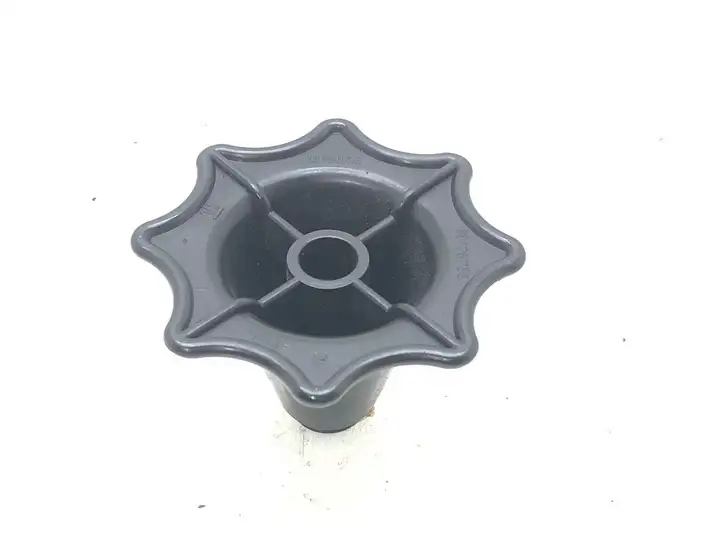 Opel Astra H (2004 - 2009) 1315006 Болт крепления запасного колеса — фото 2