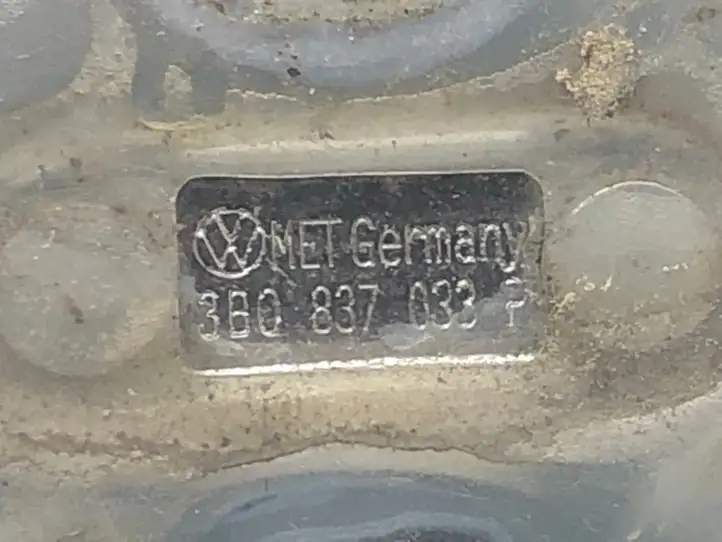 Volkswagen Touareg I (2002 - 2010) 3B0837033P Петля замка задней двери — фото 3