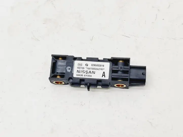 Nissan Note (E11) (2006 - 2014) 98830AY00A Датчик удара SRS — фото 1