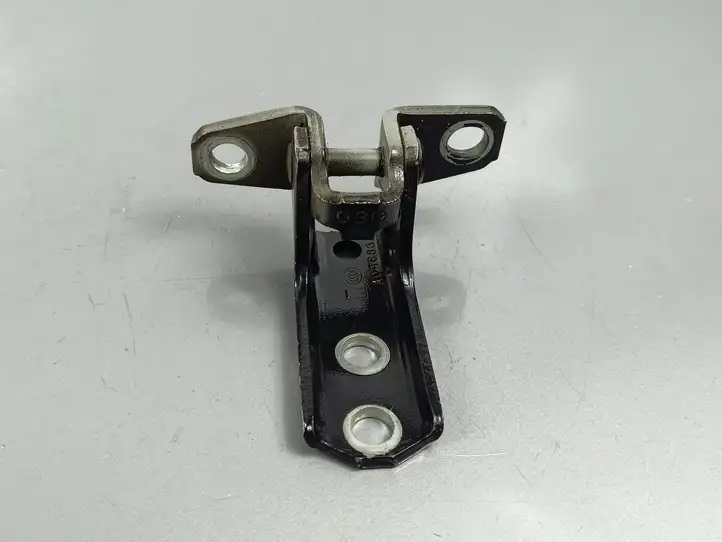 Mitsubishi Outlander (2012 - 2014)   Нижняя петля задней двери