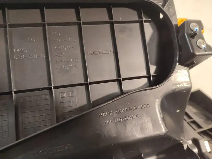 Honda HR-V (2015 - 2020) C2315111100 Вещевой ящик — фото 2