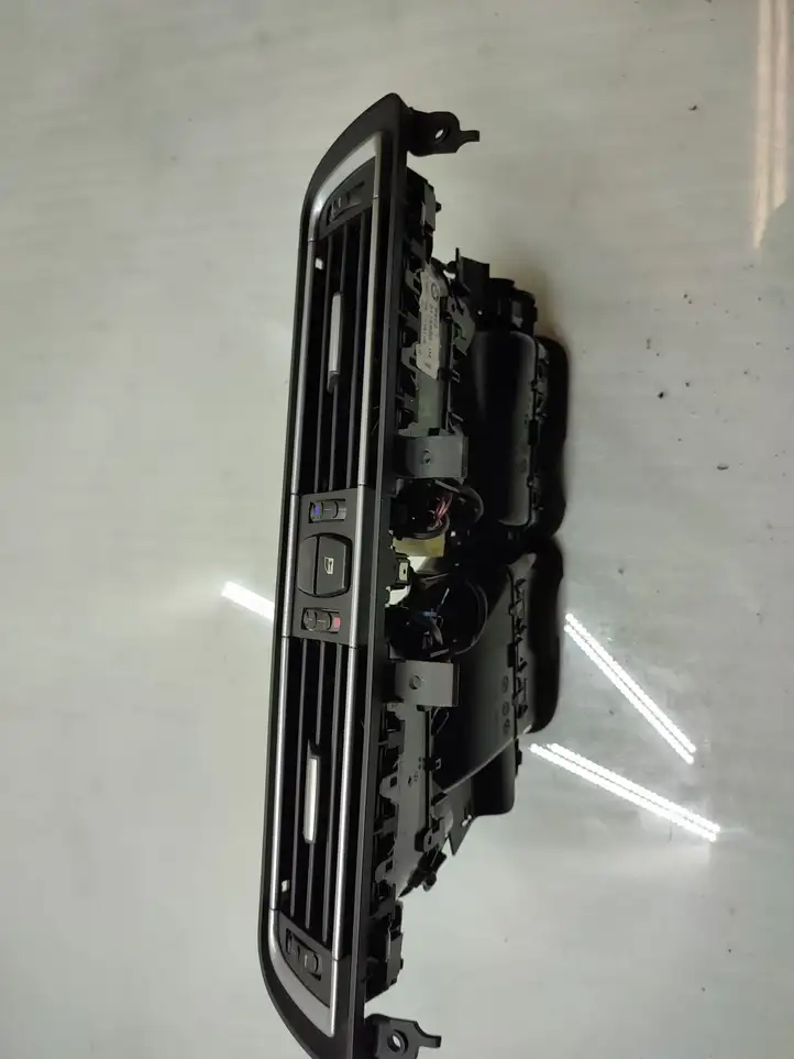 BMW 7 F01 (2008 - 2016) 9115860 Центральный воздушный дефлектор — фото 4