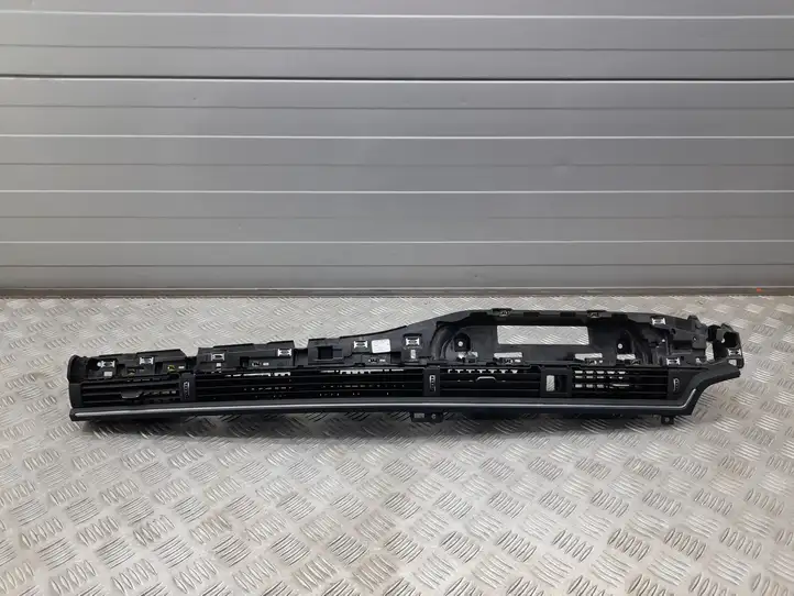 Audi A5 (2016 - ) 8W1820902E Центральный воздушный дефлектор — фото 1