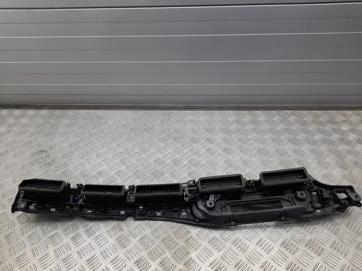 Audi A5 (2016 - ) 8W1820902E Центральный воздушный дефлектор — фото 11