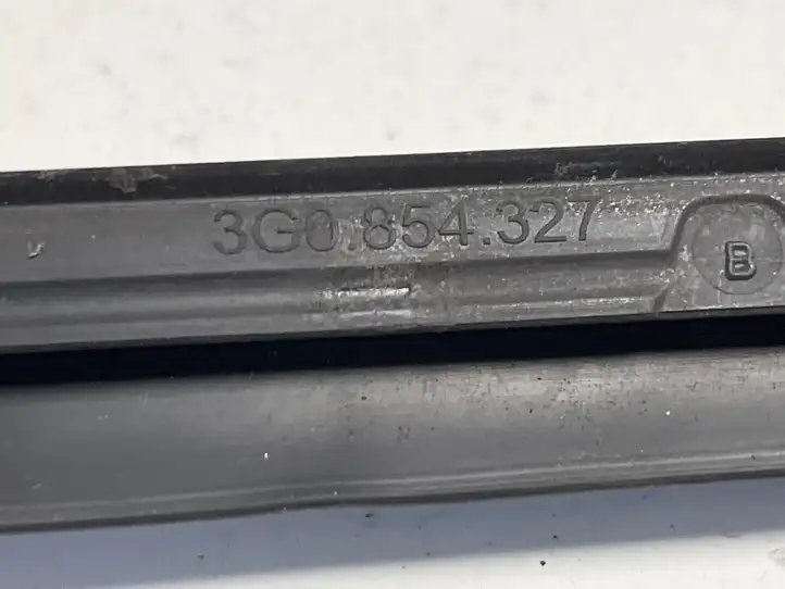 Volkswagen PASSAT B8 (2015 - ) 3g0854327 Накладка стоек лобового стекла — фото 2