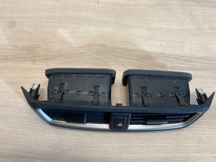 Honda CR-V (2012 - 2016) 77610tlaa0 Центральный воздушный дефлектор — фото 6
