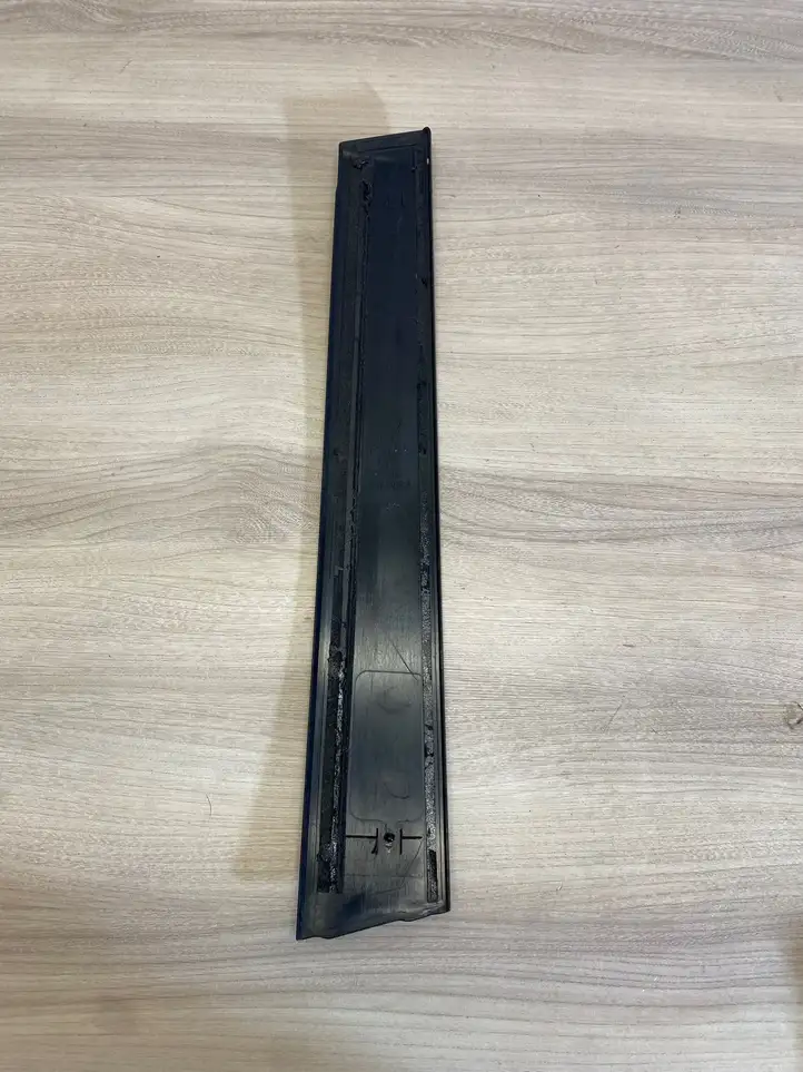 Toyota Yaris (2009 - 2012) 75755 Накладка стекла задней двери — фото 5