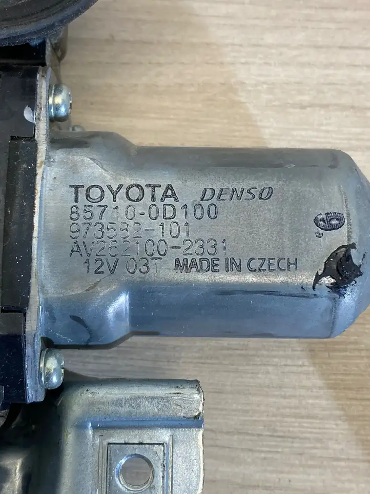 Toyota Yaris (2014 - 2019) 857100D100 Стеклоподъемник передней двери (комплект) — фото 2