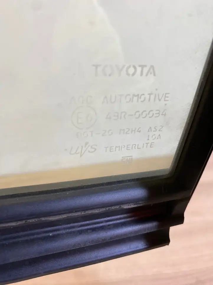 Toyota RAV 4 (XA50) (2018 - ) E643r00034 Форточка двери — фото 1